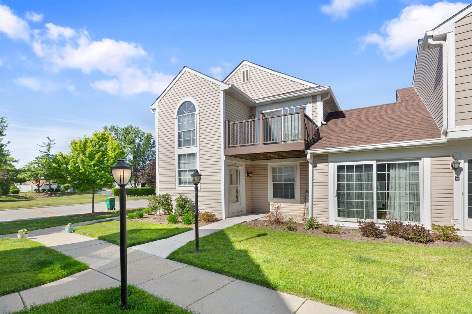 Homes for sale in Buffalo Grove, IL | 401 Le Parc Cir, Buffalo Grove, IL 60089 | MLS# 12665917