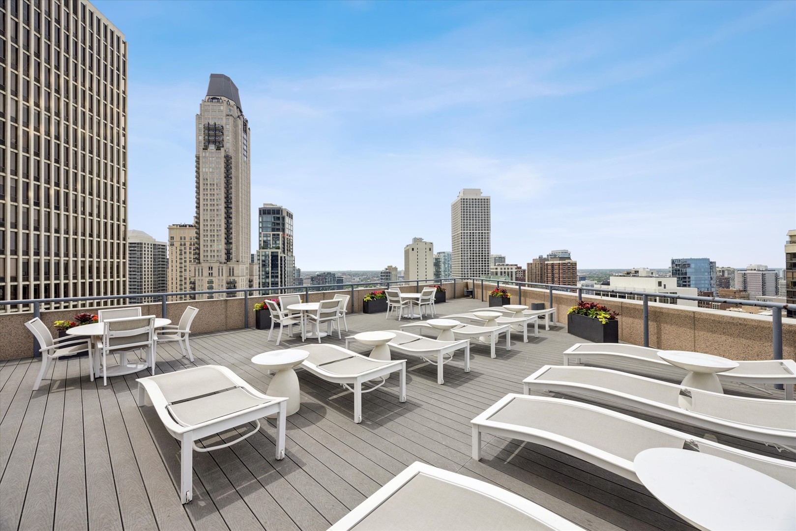 2nd image of 950 N Michigan Ave, Chicago, IL 60611