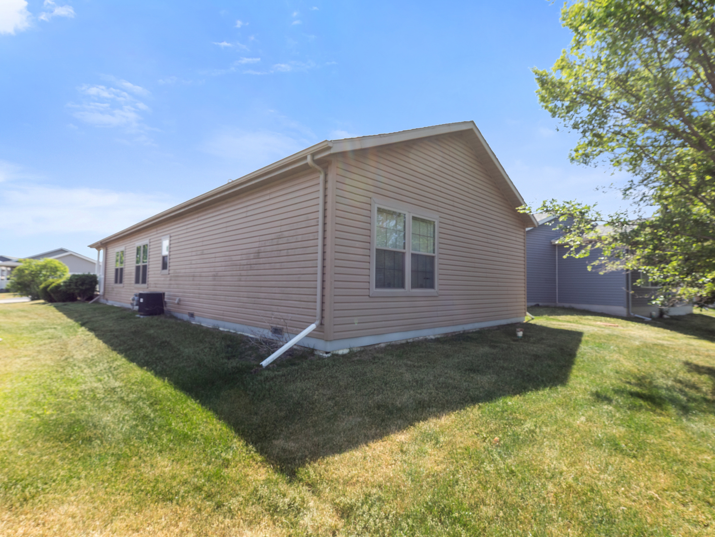 Homes for sale in Grayslake, IL | 1532 Meadow View Ln, Grayslake, IL 60030 | MLS# 12665993
