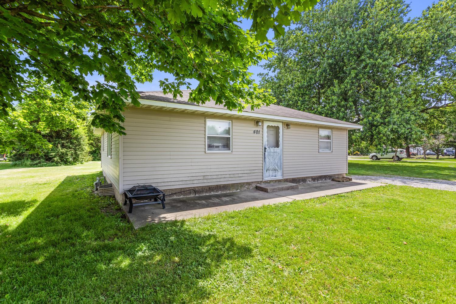 Homes for sale in Tolono, IL | 401 Woodworth Dr, Tolono, IL 61880 | MLS# 12666000