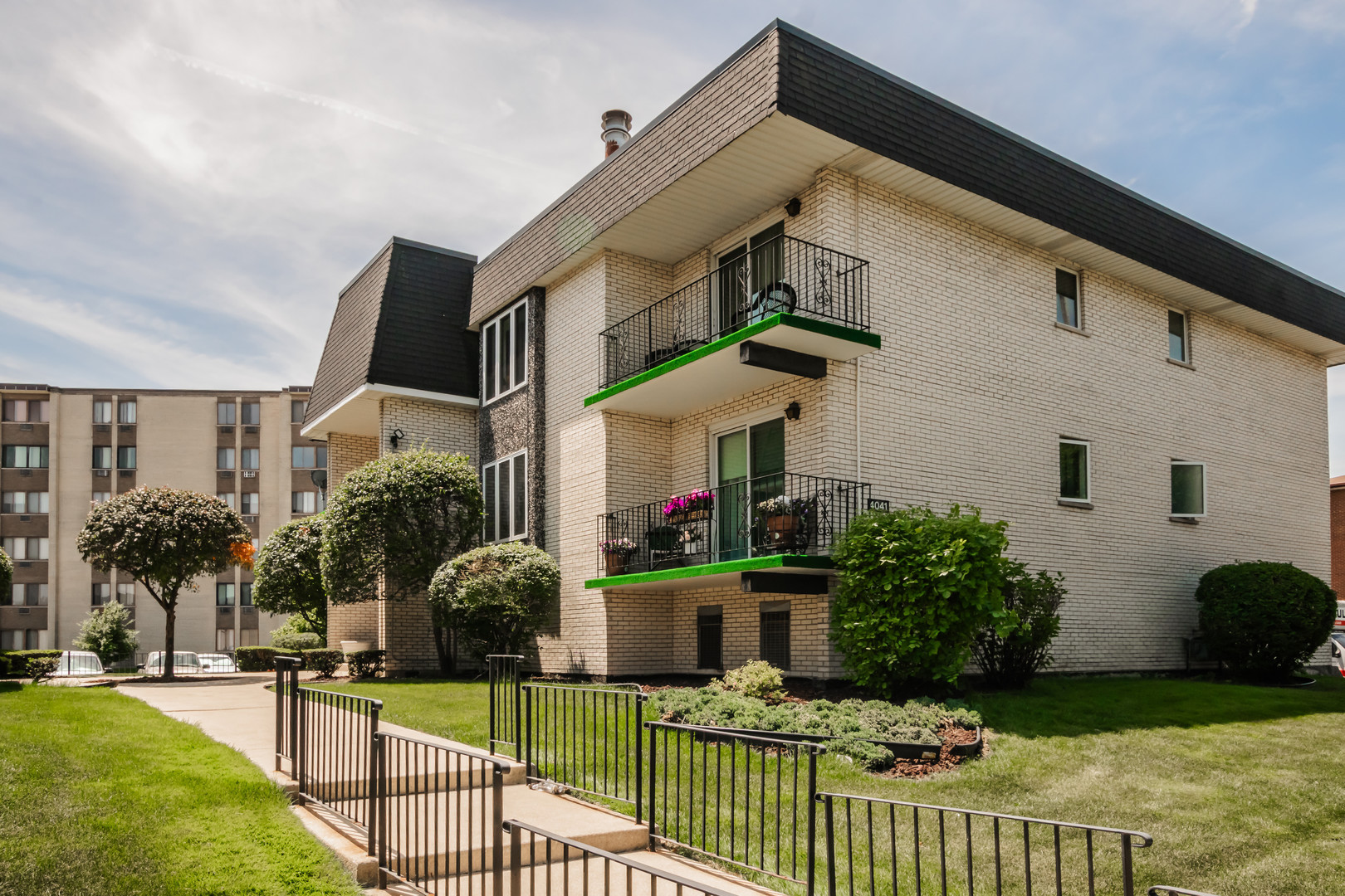 Homes for sale in Oak Lawn, IL | 4041 W 97th St #2N, Oak Lawn, IL 60453 | MLS# 12666169