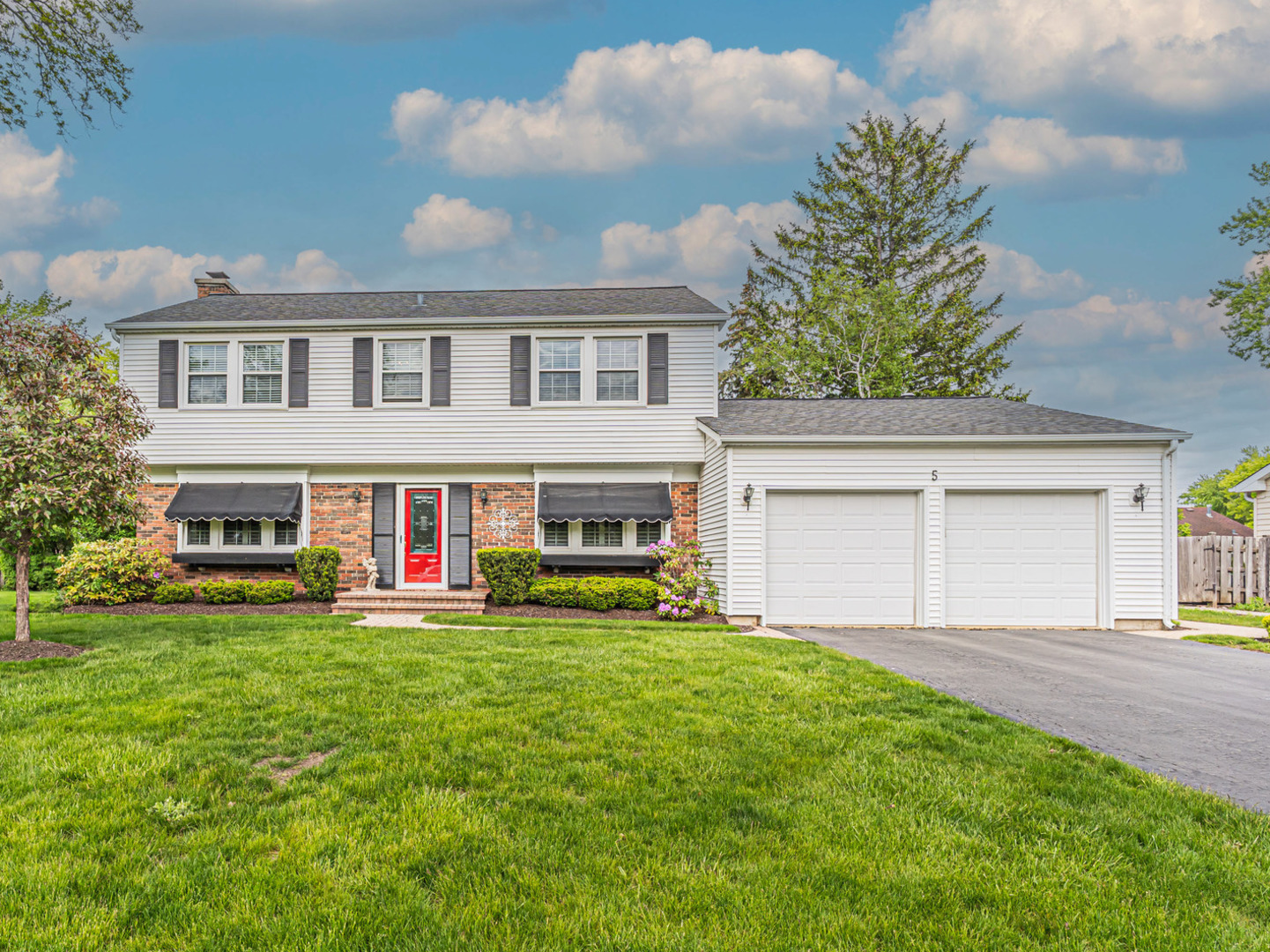 Homes for sale in Buffalo Grove, IL | 5 Knight Hill Ln, Buffalo Grove, IL 60089 | MLS# 12666276