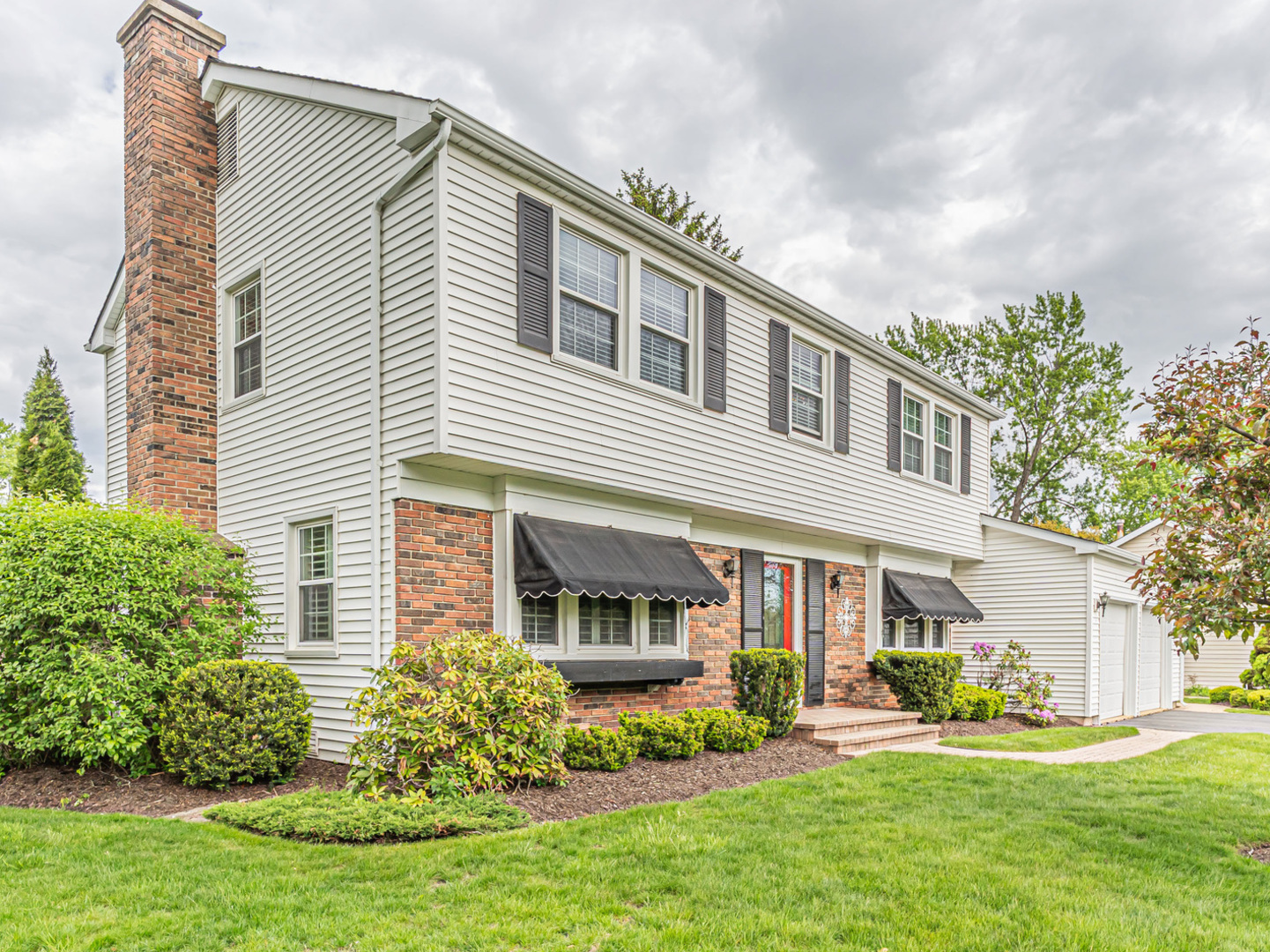 Homes for sale in Buffalo Grove, IL | 5 Knight Hill Ln, Buffalo Grove, IL 60089 | MLS# 12666276