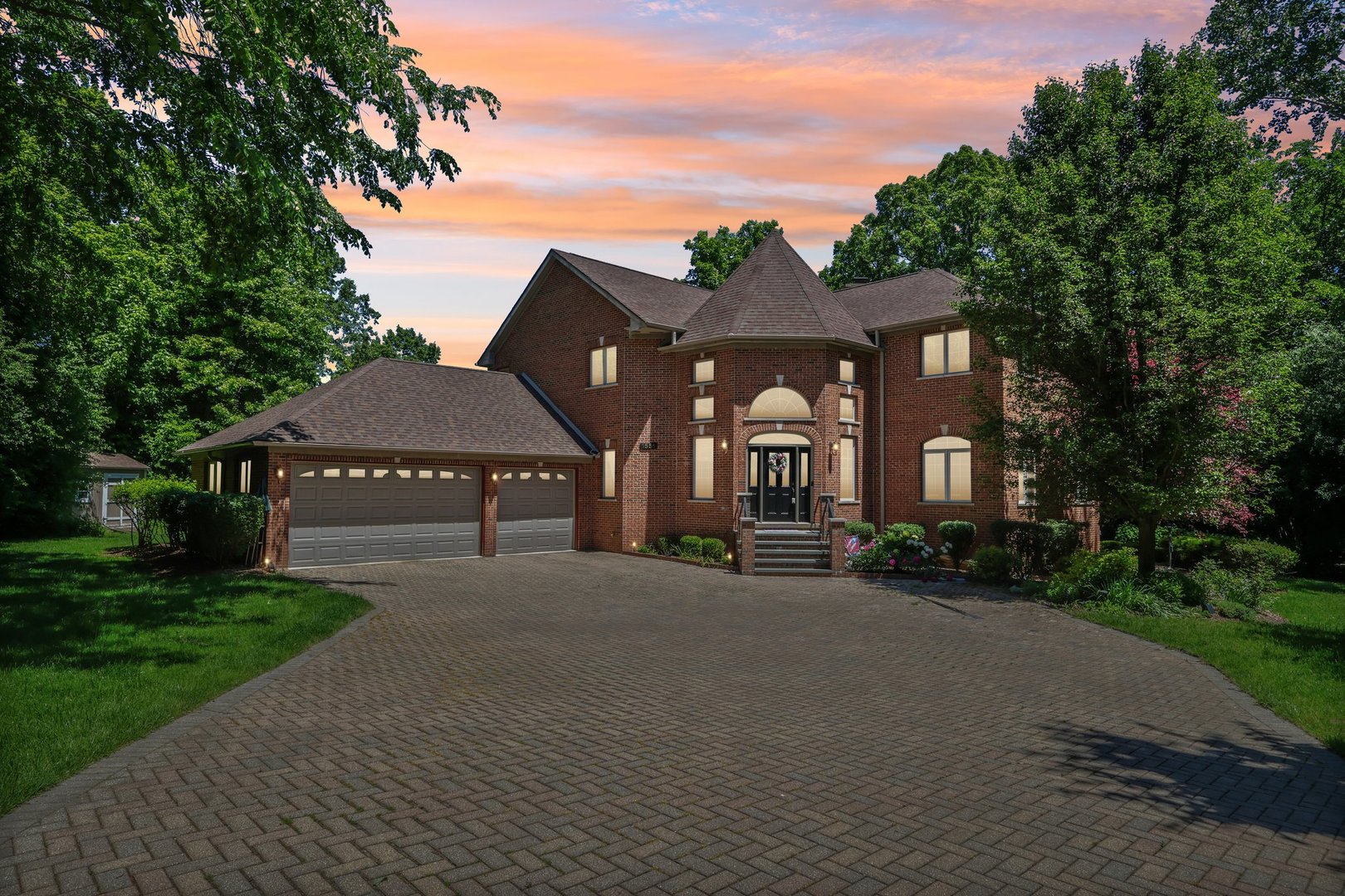 Homes for sale in Libertyville, IL | 1551 Thorneberry Ct, Libertyville, IL 60048 | MLS# 12666915