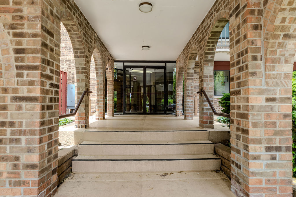 Homes for sale in Palatine, IL | 35 S Baybrook Dr #611, Palatine, IL 60074 | MLS# 12666920