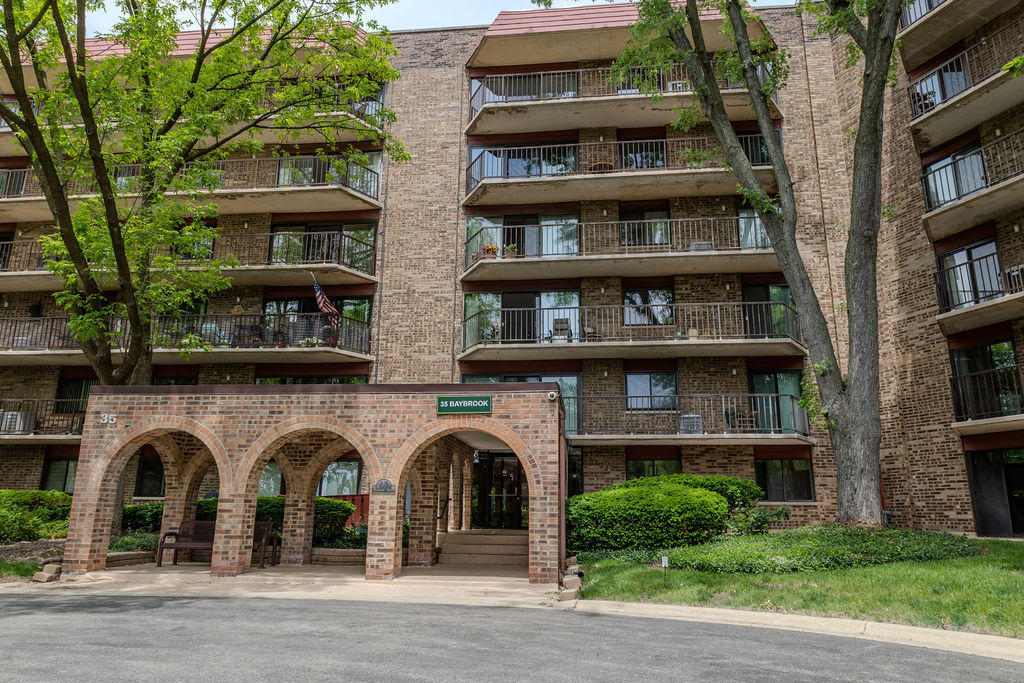 Homes for sale in Palatine, IL | 35 S Baybrook Dr #611, Palatine, IL 60074 | MLS# 12666920