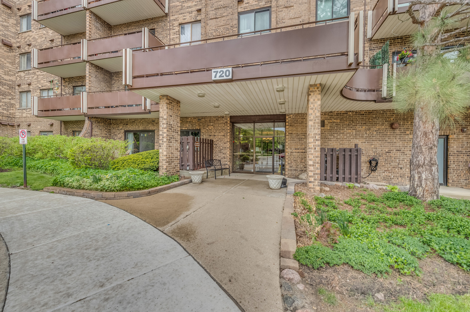 Homes for sale in Elk Grove Village, IL | 720 Wellington Ave #307, Elk Grove Village, IL 60007 | MLS# 12666997