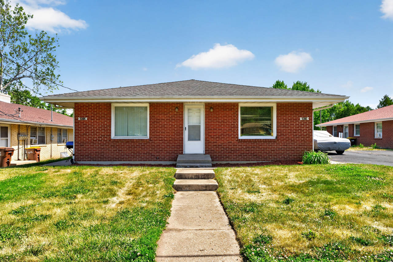 Homes for sale in Rockford, IL | 2611 Canterbury Ln, Rockford, IL 61101 | MLS# 12667055
