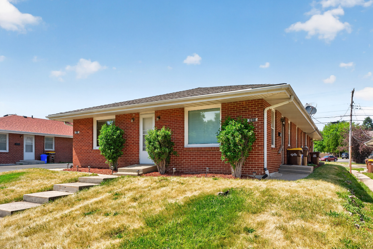 Homes for sale in Rockford, IL | 2611 Canterbury Ln, Rockford, IL 61101 | MLS# 12667055