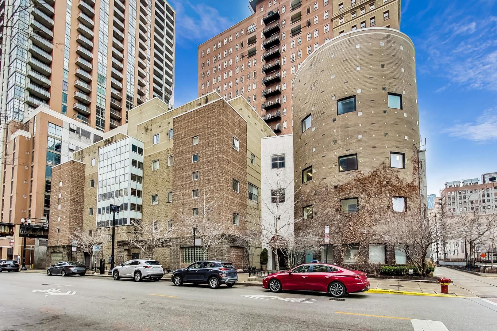 Homes for sale in Chicago, IL | 40 E 9Th St, Chicago, IL 60605