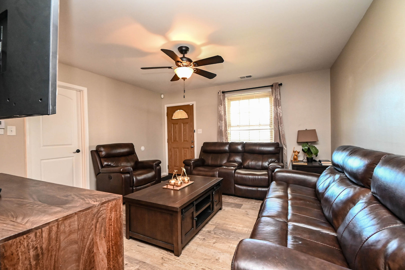 Homes for sale in Gurnee, IL | 5150 Winona Ln, Gurnee, IL 60031 | MLS# 12667301