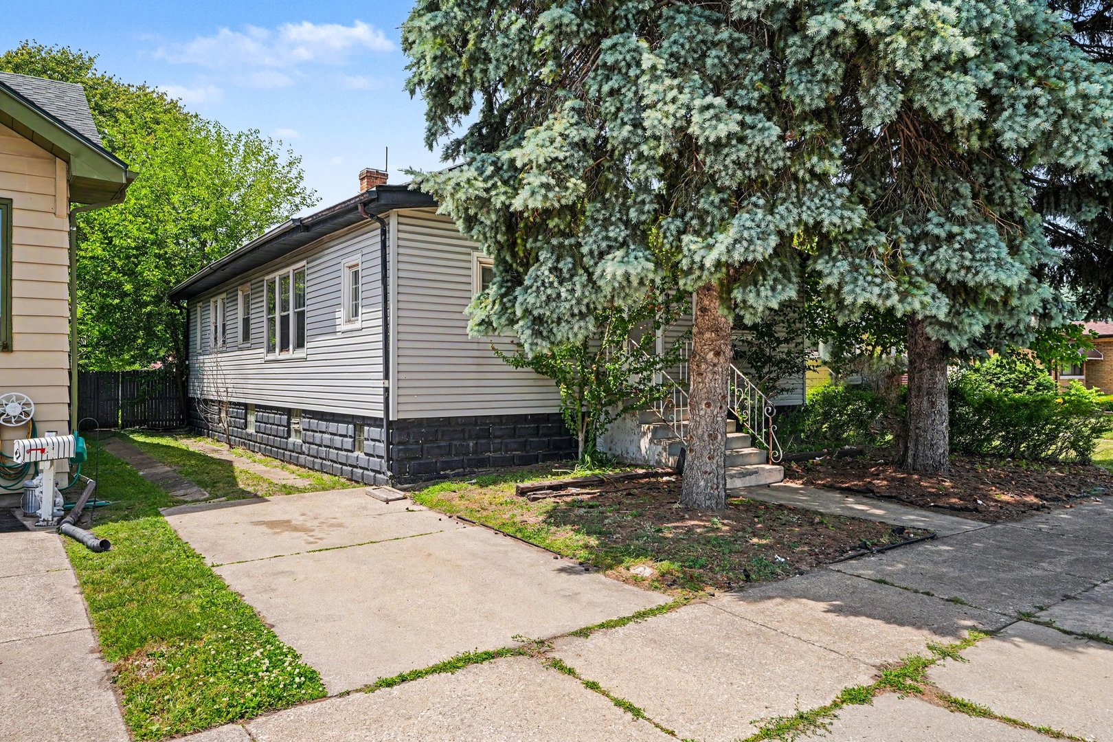 Homes for sale in Calumet City, IL | 988 Wentworth Ave, Calumet City, IL 60409 | MLS# 12667325