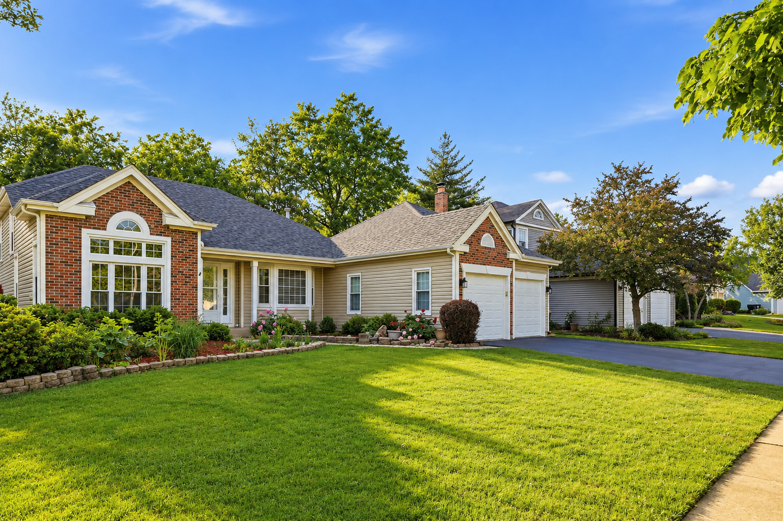 Homes for sale in Hoffman Estates, IL | 4310 Forest Glen Dr, Hoffman Estates, IL 60192 | MLS# 12667327