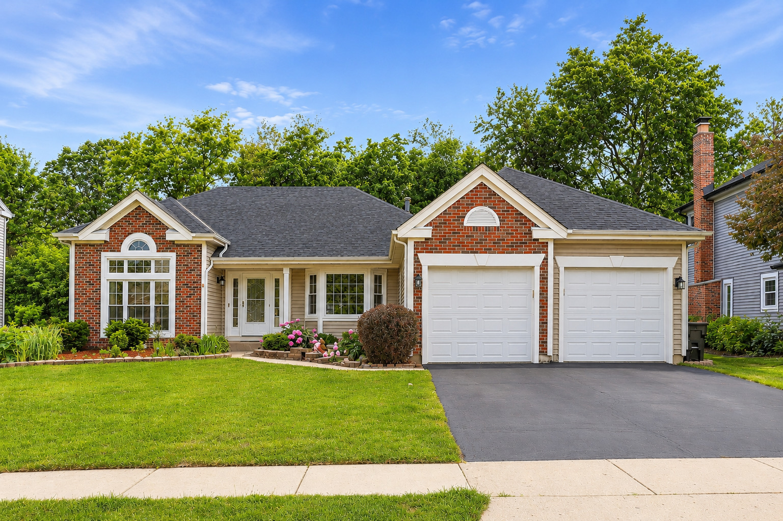 Homes for sale in Hoffman Estates, IL | 4310 Forest Glen Dr, Hoffman Estates, IL 60192 | MLS# 12667327