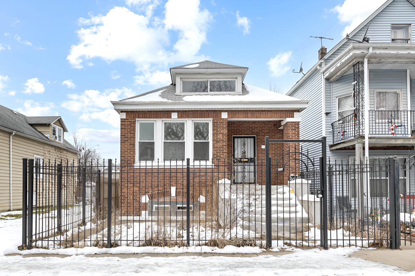 Homes for sale in Chicago, IL | 8528 S Escanaba Ave, Chicago, IL 60617 | MLS# 12667379
