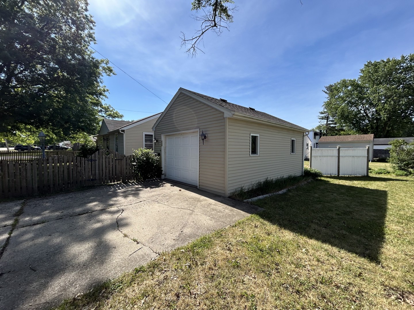 Homes for sale in Rockton, IL | 438 E Warren St, Rockton, IL 61072 | MLS# 12667531