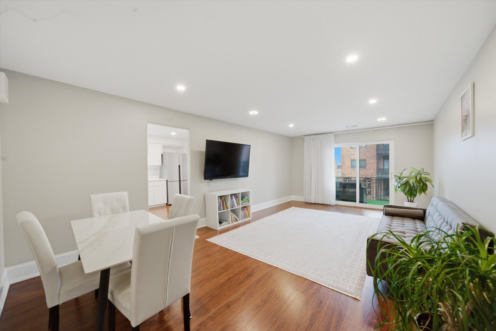 Homes for sale in Des Plaines, IL | 9331 Landings Ln #504, Des Plaines, IL 60016 | MLS# 12667549