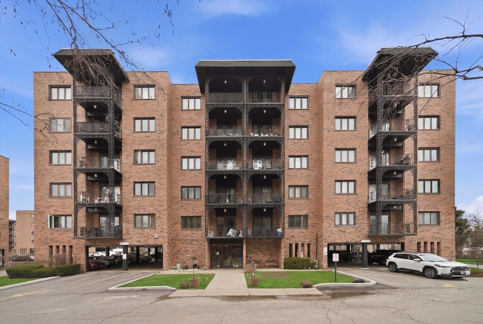 Homes for sale in Des Plaines, IL | 9331 Landings Ln #504, Des Plaines, IL 60016 | MLS# 12667549