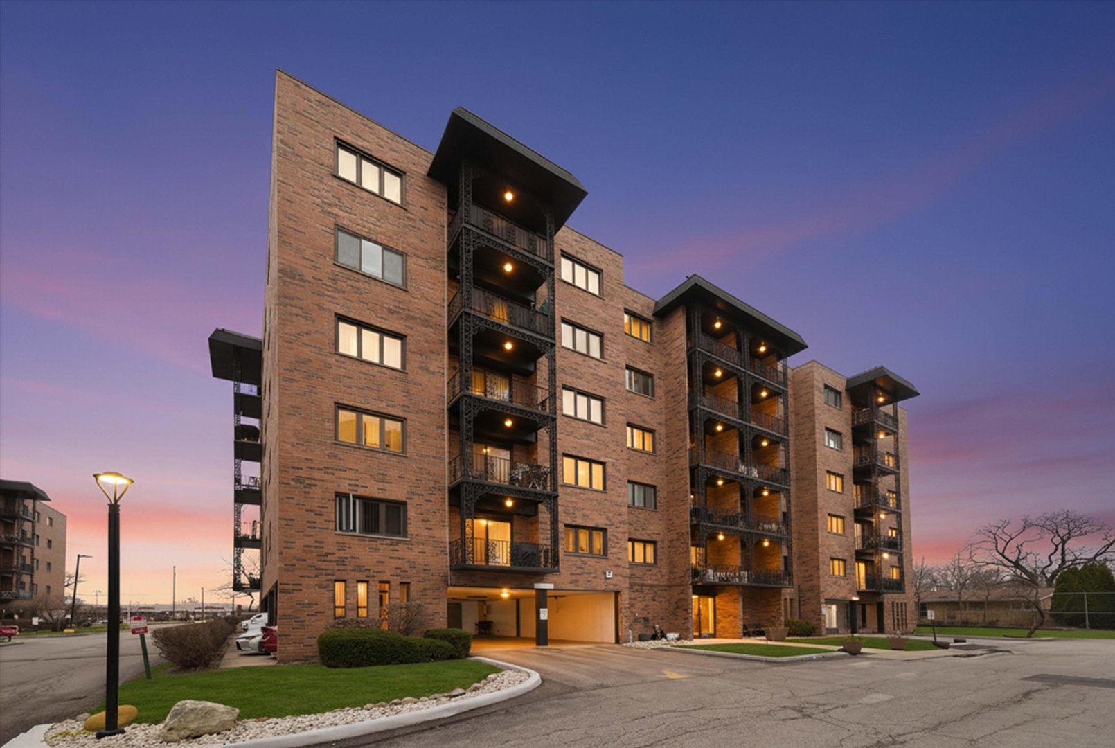 Homes for sale in Des Plaines, IL | 9331 Landings Ln #504, Des Plaines, IL 60016 | MLS# 12667549