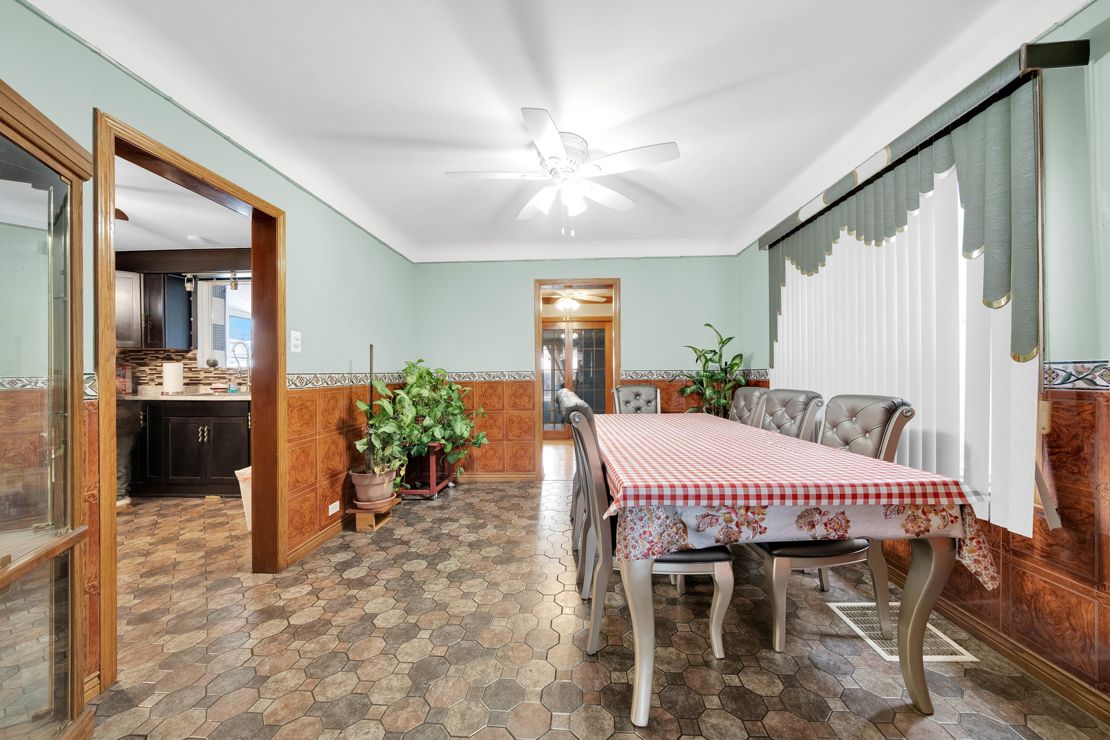 Homes for sale in Berwyn, IL | 3520 Ridgeland Ave, Berwyn, IL 60402 | MLS# 12667634