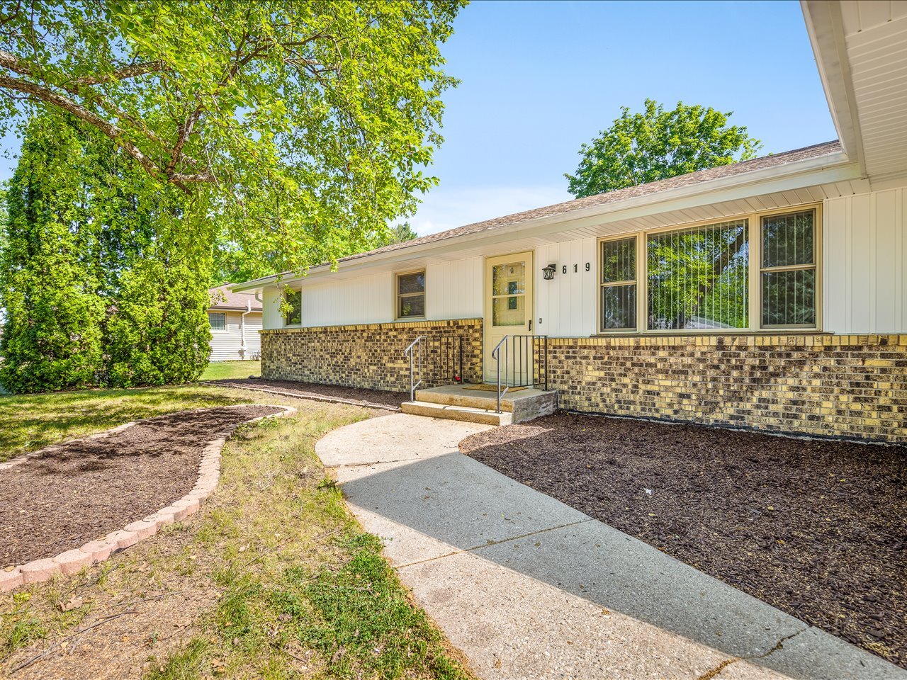 Homes for sale in Machesney Park, IL | 619 Windfield Ln, Machesney Park, IL 61115 | MLS# 12667797