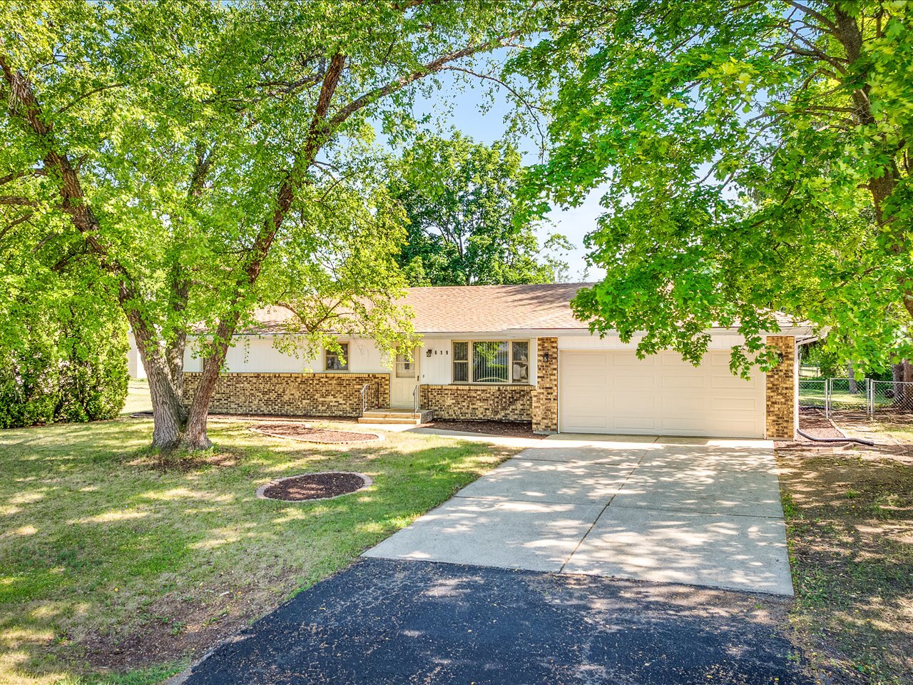 Homes for sale in Machesney Park, IL | 619 Windfield Ln, Machesney Park, IL 61115 | MLS# 12667797