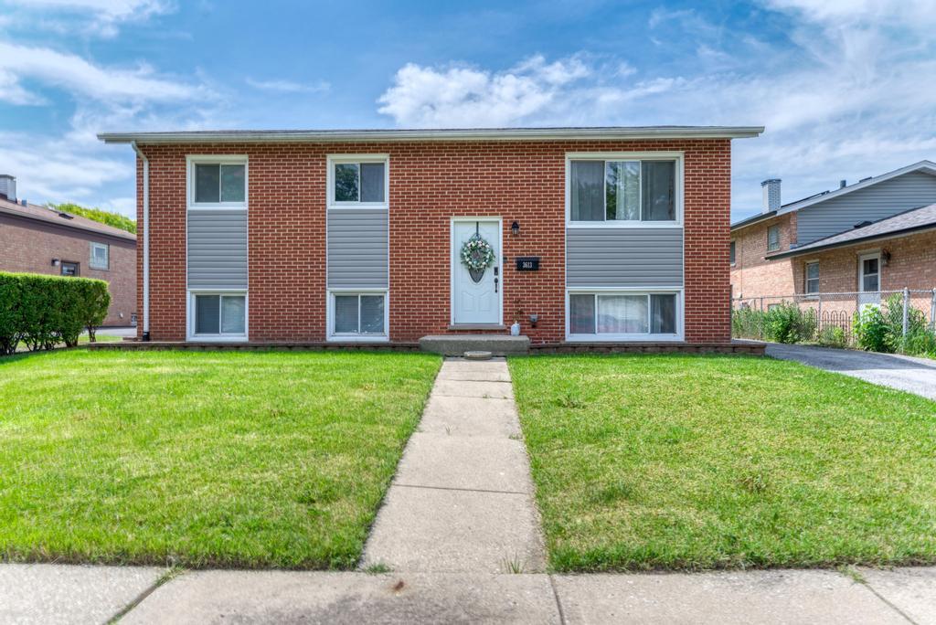 Homes for sale in Alsip, IL | 3613 W 123Rd Pl, Alsip, IL 60803 | MLS# 12667945