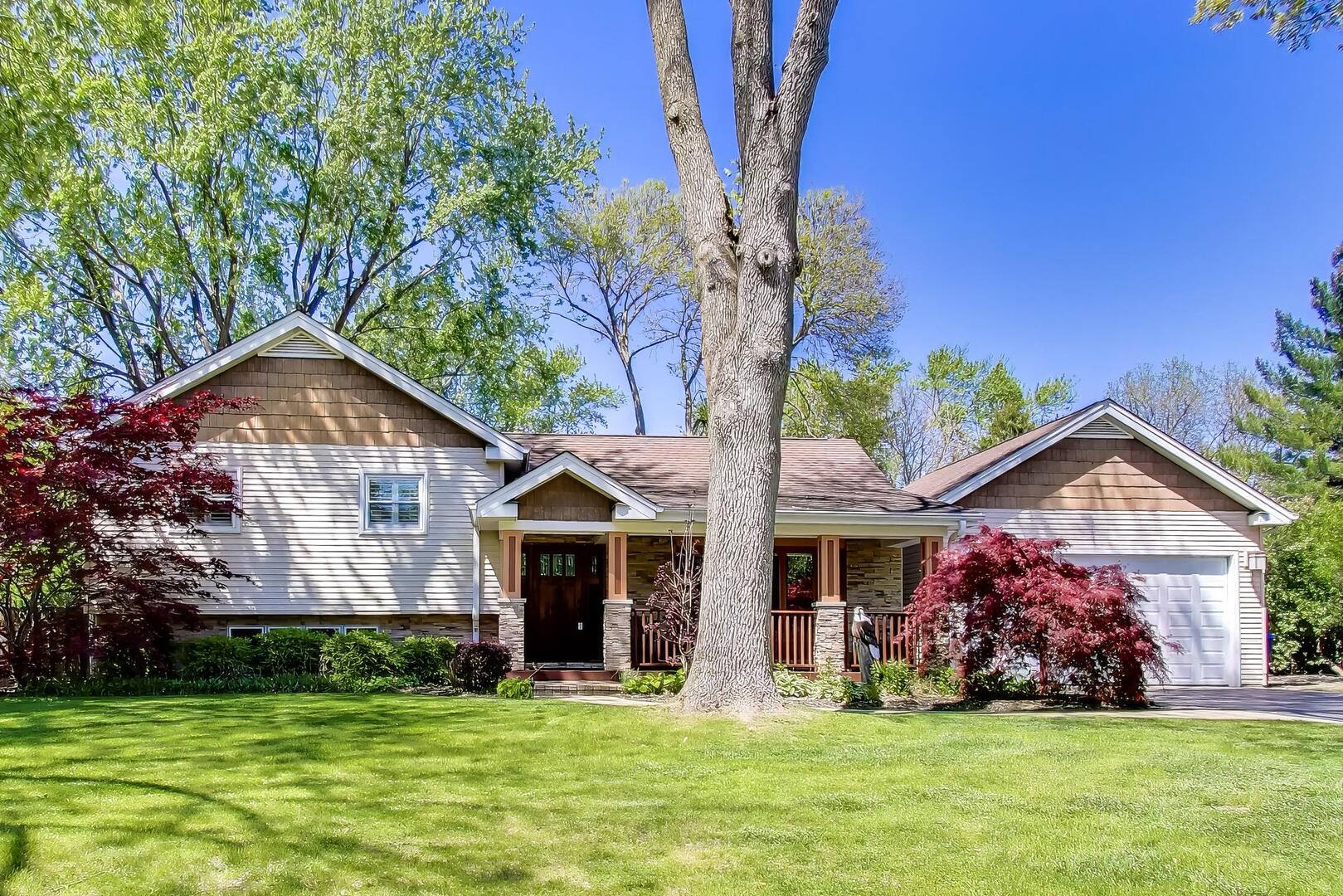 Homes for sale in Libertyville, IL | 15352 W Cherrywood Ln, Libertyville, IL 60048 | MLS# 12667956