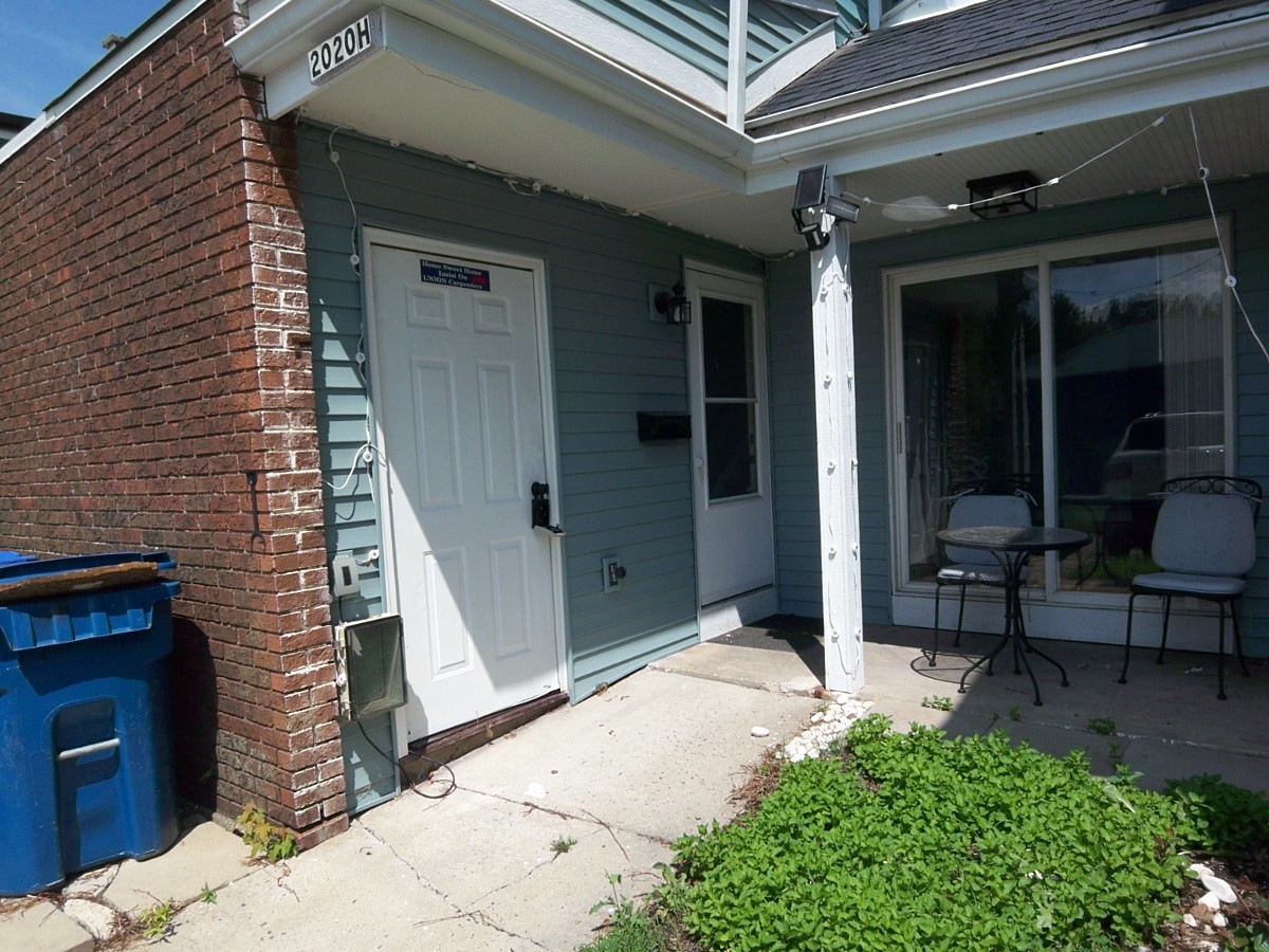 2nd image of 2020 Berkshire Cir #H, Carpentersville, IL 60110 | MLS# 12667964