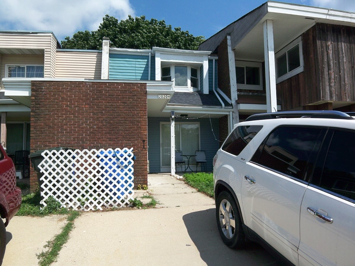 1st image of 2020 Berkshire Cir #H, Carpentersville, IL 60110 | MLS# 12667964
