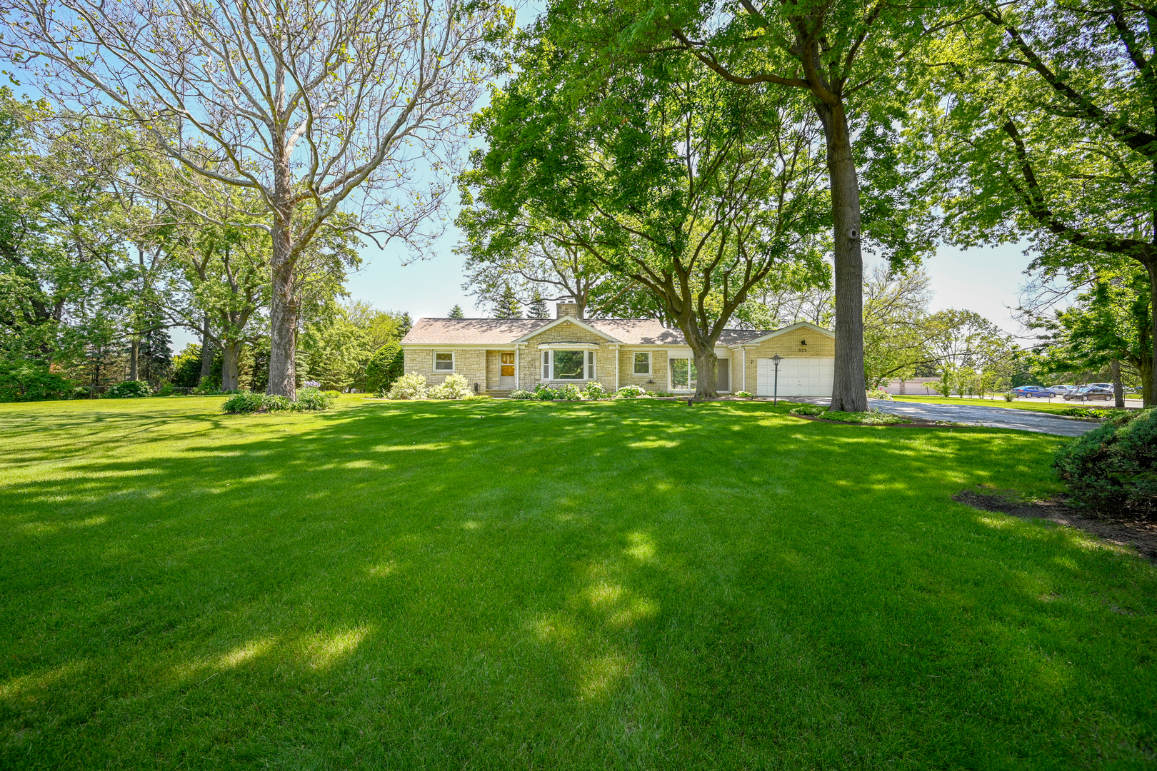 Homes for sale in Glen Ellyn, IL | 325 Lambert Rd, Glen Ellyn, IL 60137 | MLS# 12668195