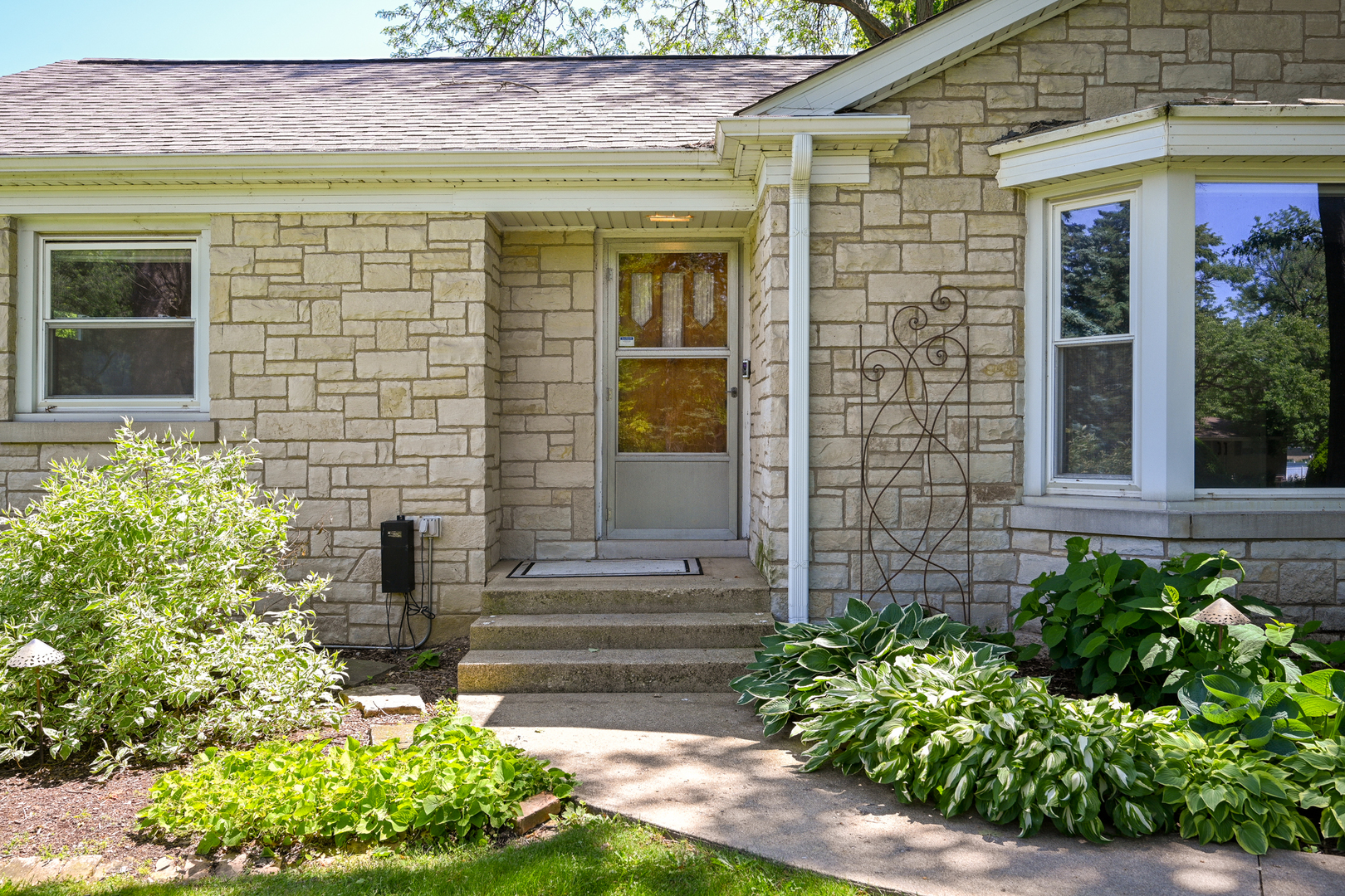 Homes for sale in Glen Ellyn, IL | 325 Lambert Rd, Glen Ellyn, IL 60137 | MLS# 12668195