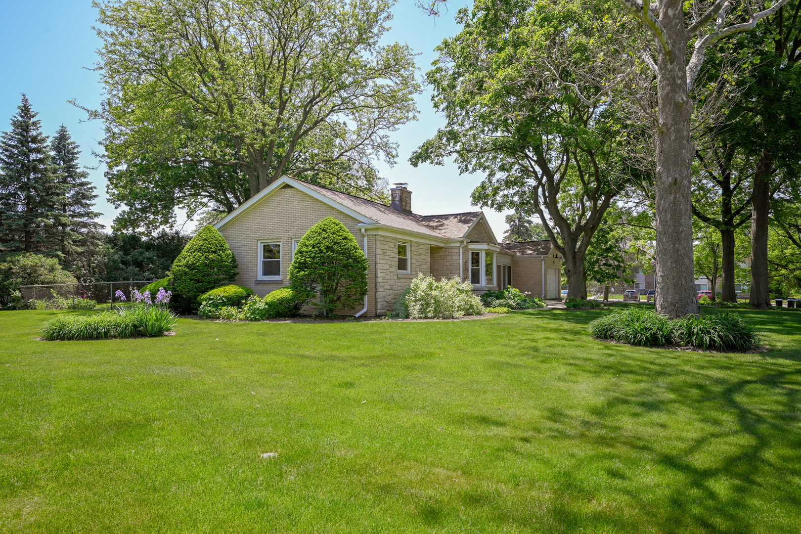 Homes for sale in Glen Ellyn, IL | 325 Lambert Rd, Glen Ellyn, IL 60137 | MLS# 12668195