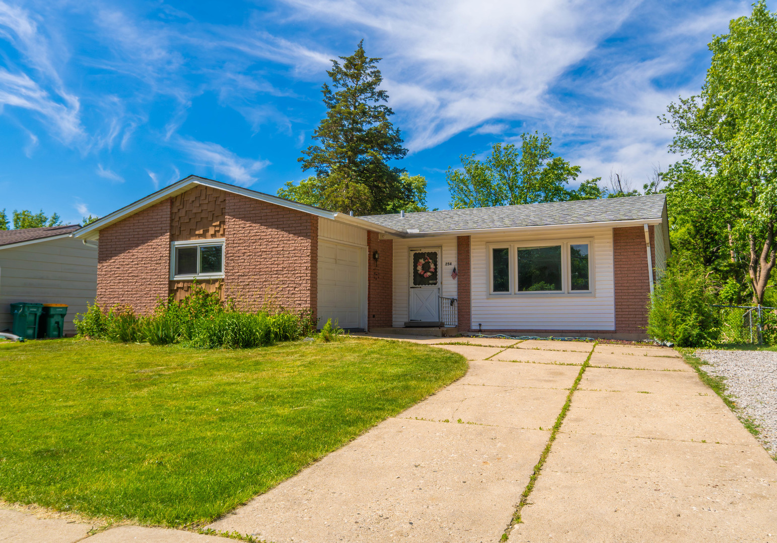 Homes for sale in Buffalo Grove, IL | 254 Dundee Pkwy, Buffalo Grove, IL 60089 | MLS# 12668252