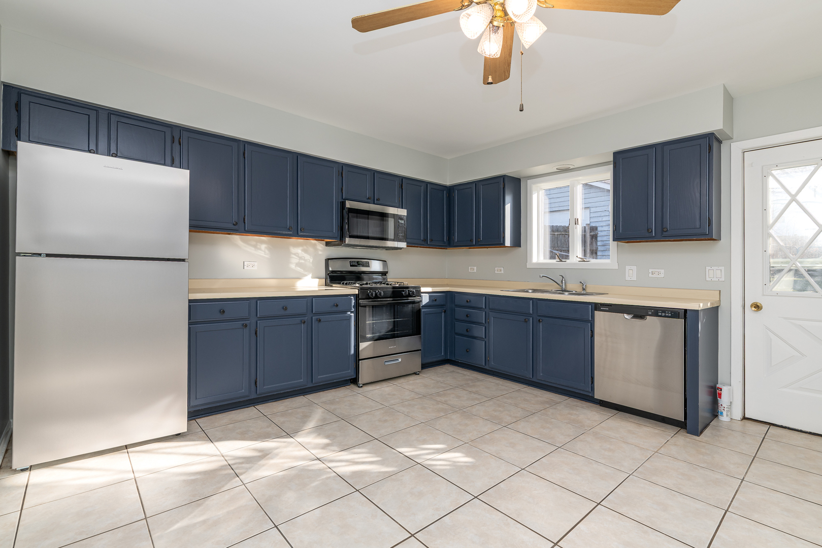 Homes for sale in Fox Lake, IL | 61 Highview Ave, Fox Lake, IL 60020 | MLS# 12668268