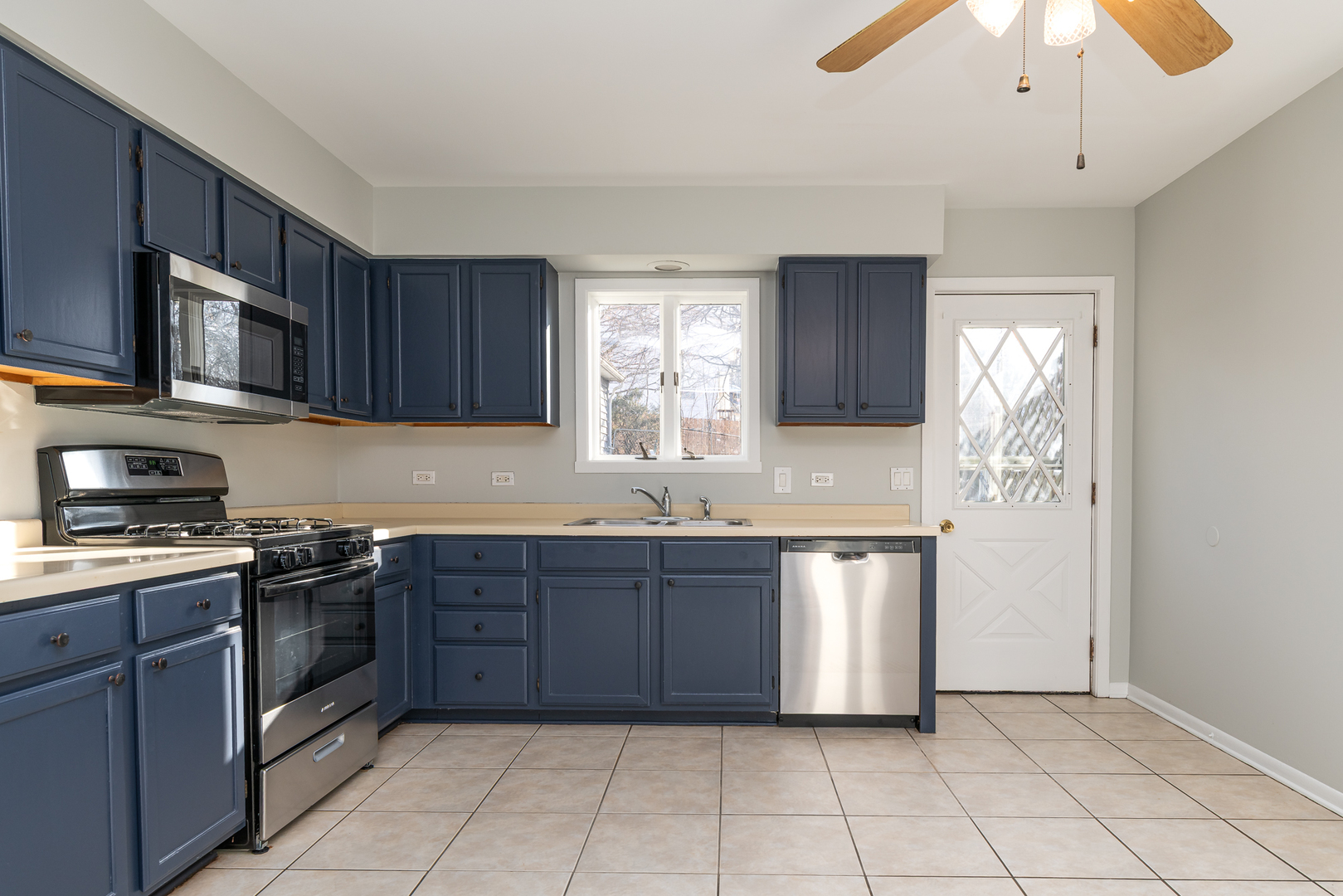 Homes for sale in Fox Lake, IL | 61 Highview Ave, Fox Lake, IL 60020 | MLS# 12668268