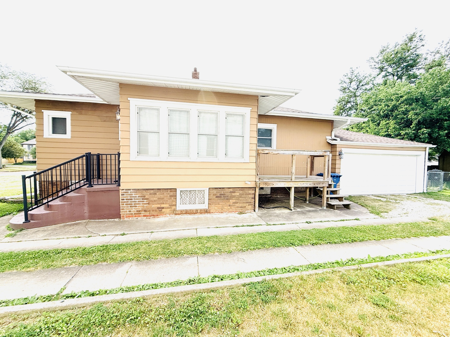 Homes for sale in Hoopeston, IL | 810 E Lincoln St, Hoopeston, IL 60942 | MLS# 12668437