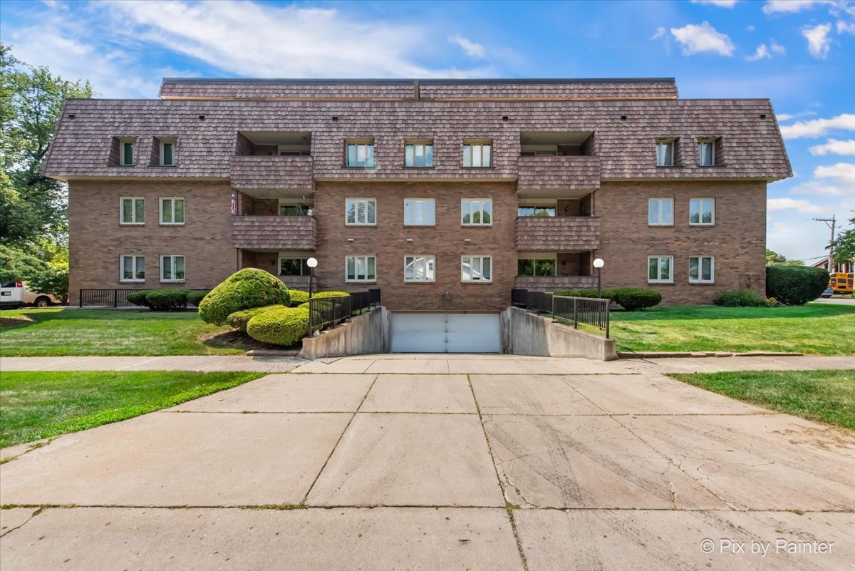 Homes for sale in Aurora, IL | 1730 W Galena Blvd #305W, Aurora, IL 60506 | MLS# 12668442