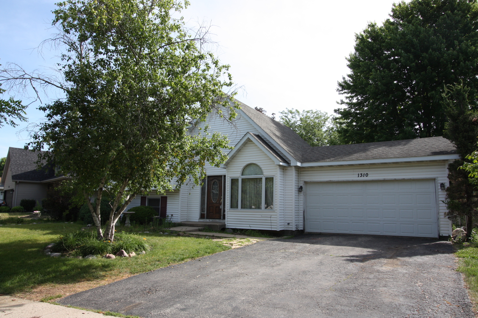 Homes for sale in Joliet, IL | 1310 Vintage Dr, Joliet, IL 60431 | MLS# 12668524