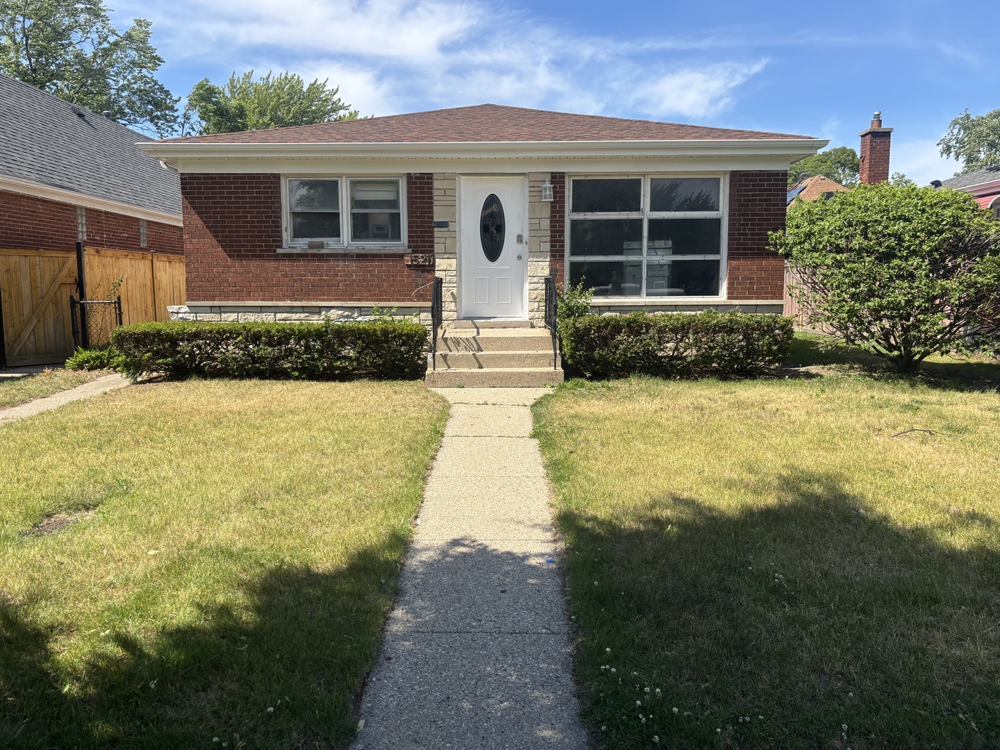 1st image of 1521 Oakton St, Evanston, IL 60202 | MLS# 12668625