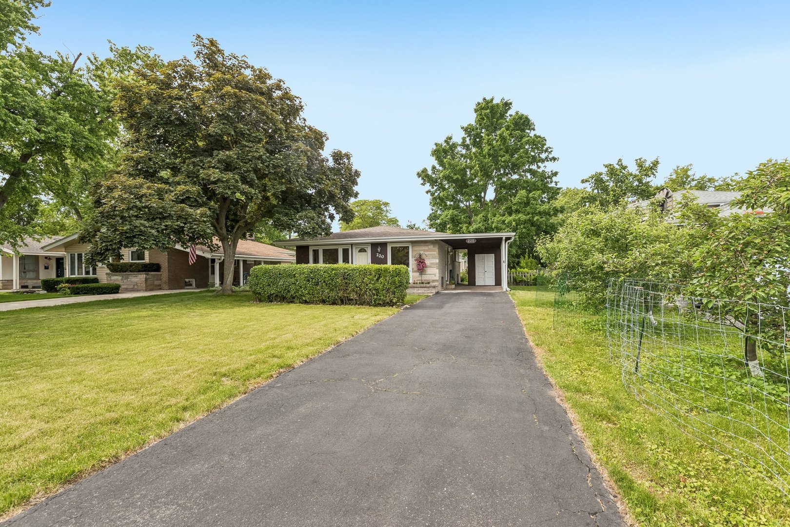 Homes for sale in Northbrook, IL | 220 Voltz Rd, Northbrook, IL 60062 | MLS# 12668674