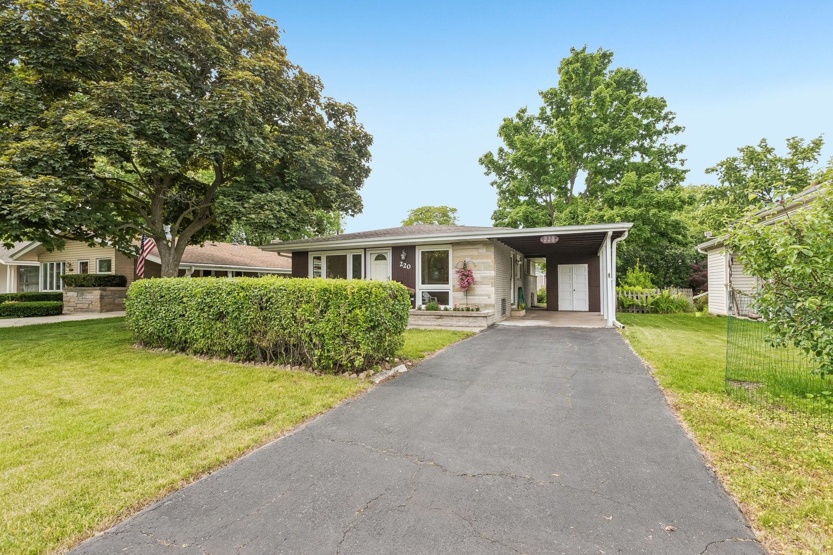 Homes for sale in Northbrook, IL | 220 Voltz Rd, Northbrook, IL 60062 | MLS# 12668674