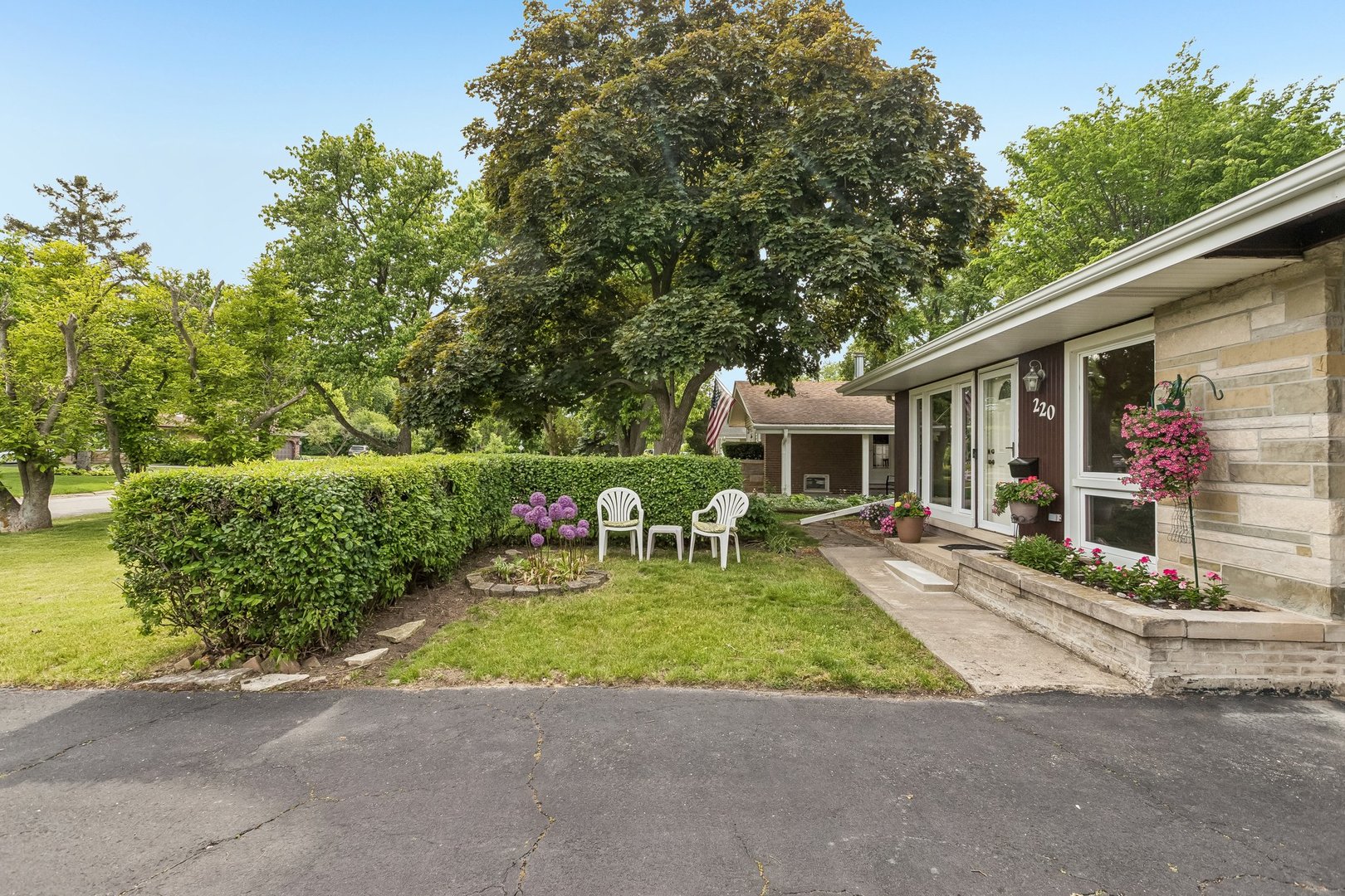 Homes for sale in Northbrook, IL | 220 Voltz Rd, Northbrook, IL 60062 | MLS# 12668674
