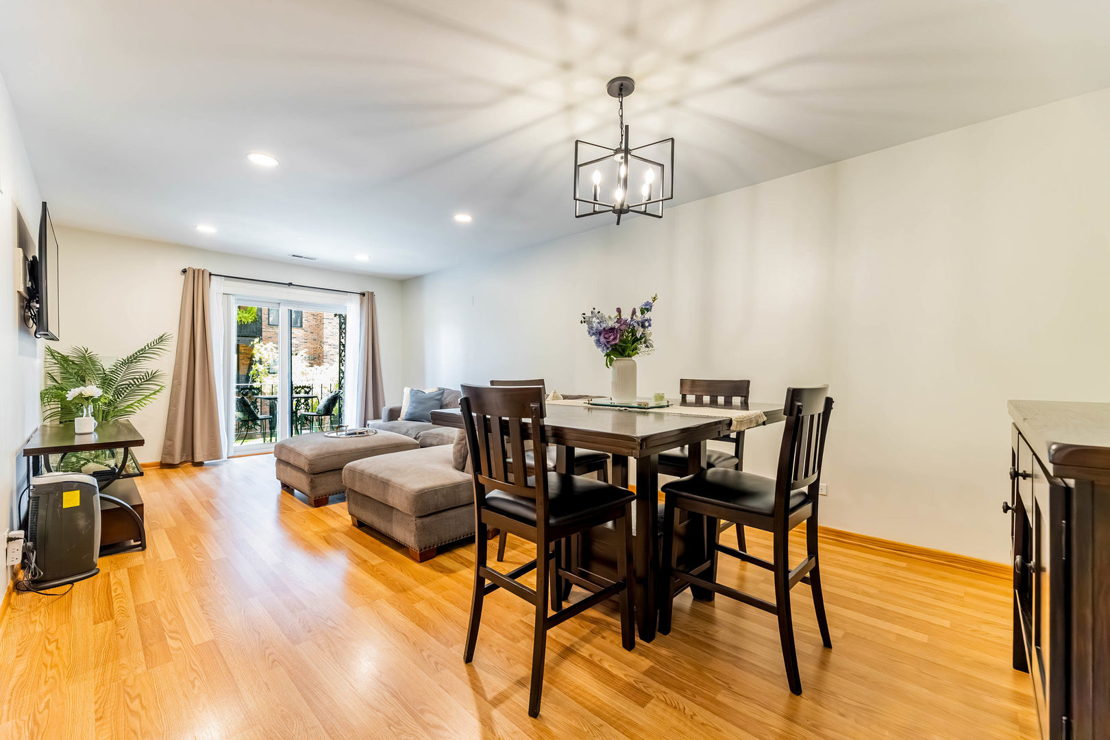 Homes for sale in Des Plaines, IL | 9332 Landings Ln #203D, Des Plaines, IL 60016 | MLS# 12668775