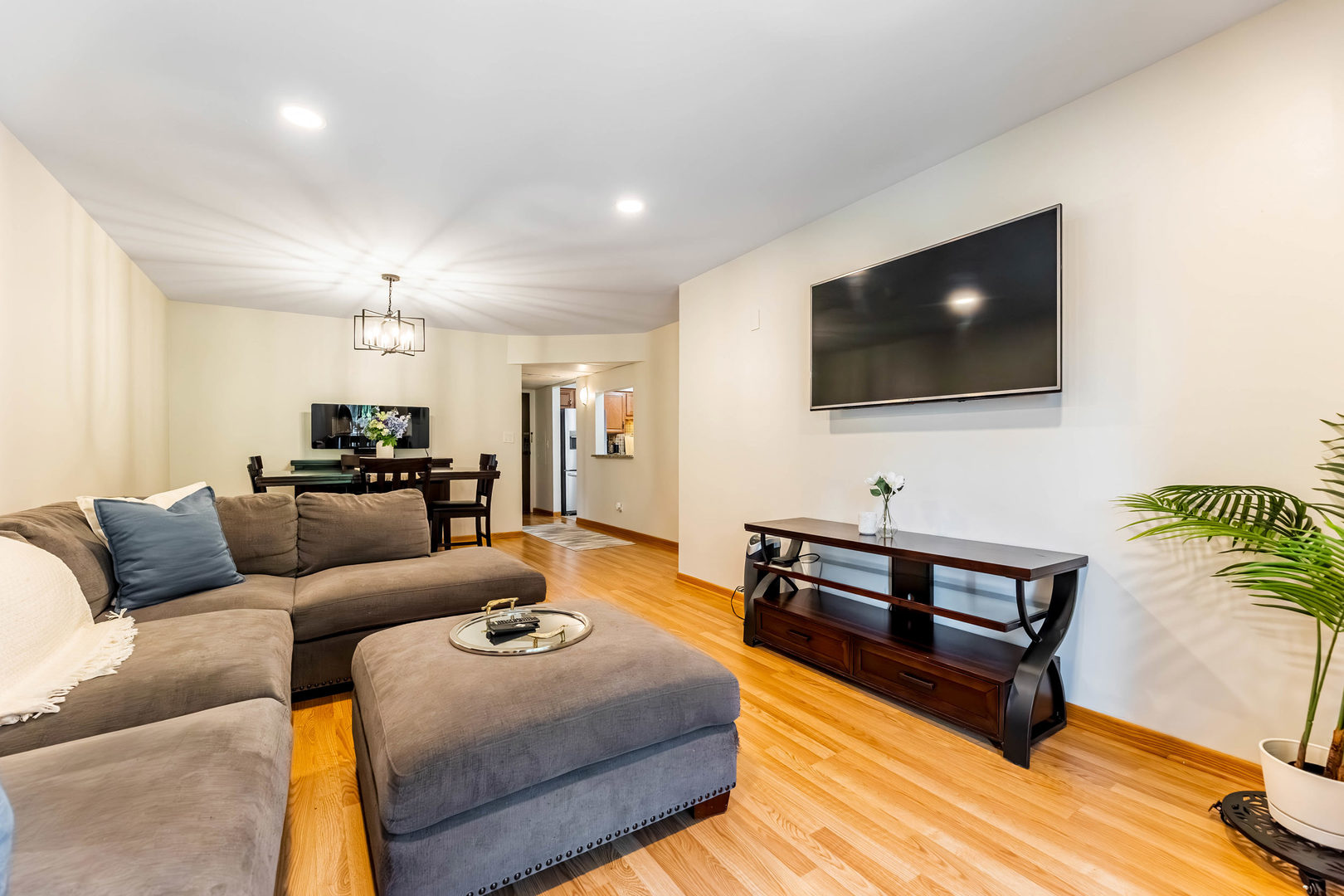 Homes for sale in Des Plaines, IL | 9332 Landings Ln #203D, Des Plaines, IL 60016 | MLS# 12668775