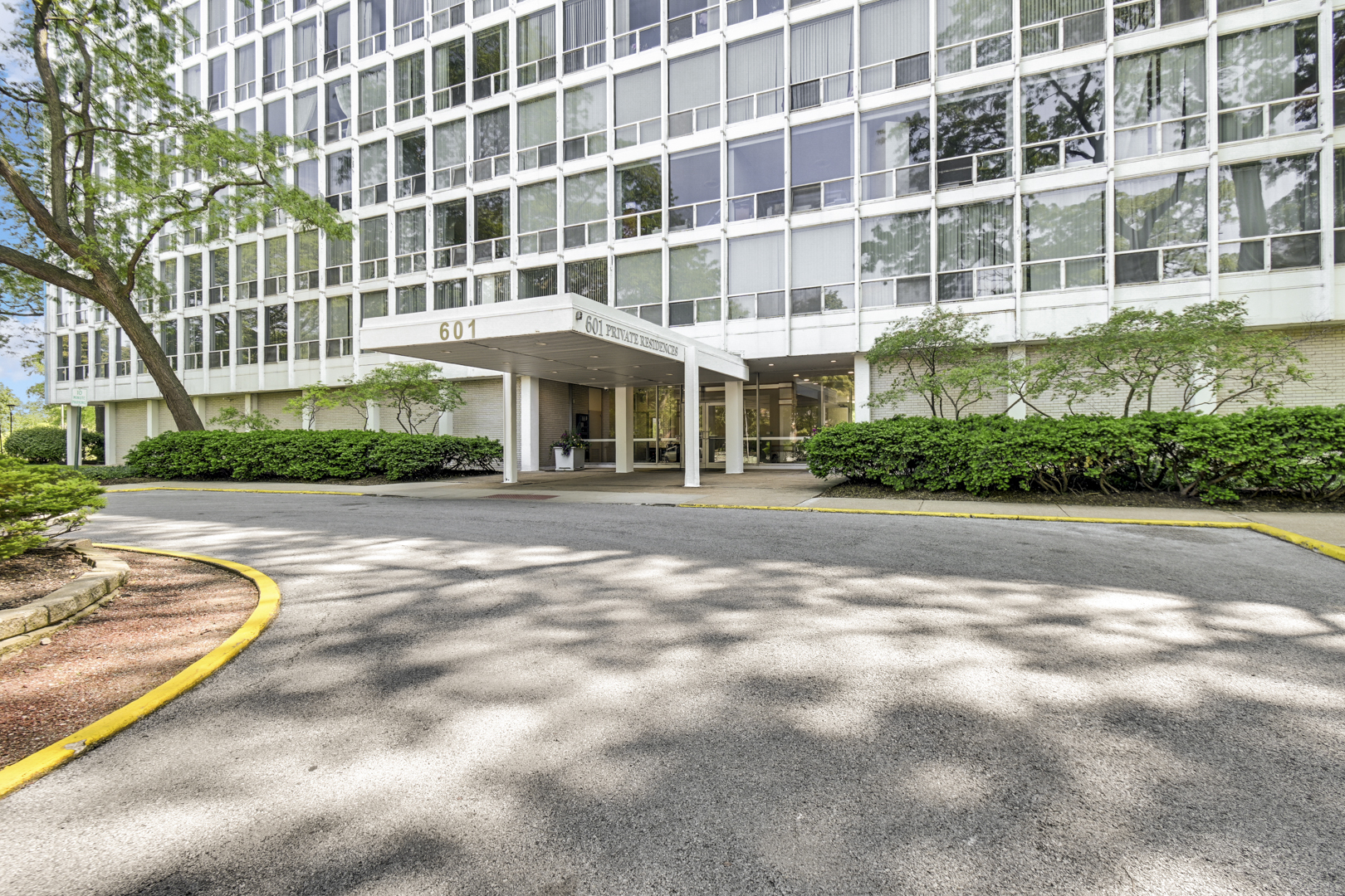 Homes for sale in Chicago, IL | 601 E 32nd St #403, Chicago, IL 60616 | MLS# 12668825