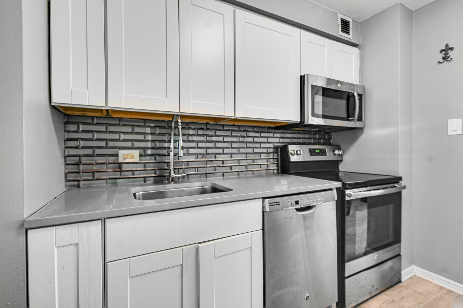Homes for sale in Chicago, IL | 601 E 32nd Street, Chicago, IL 60616 | Houzeo