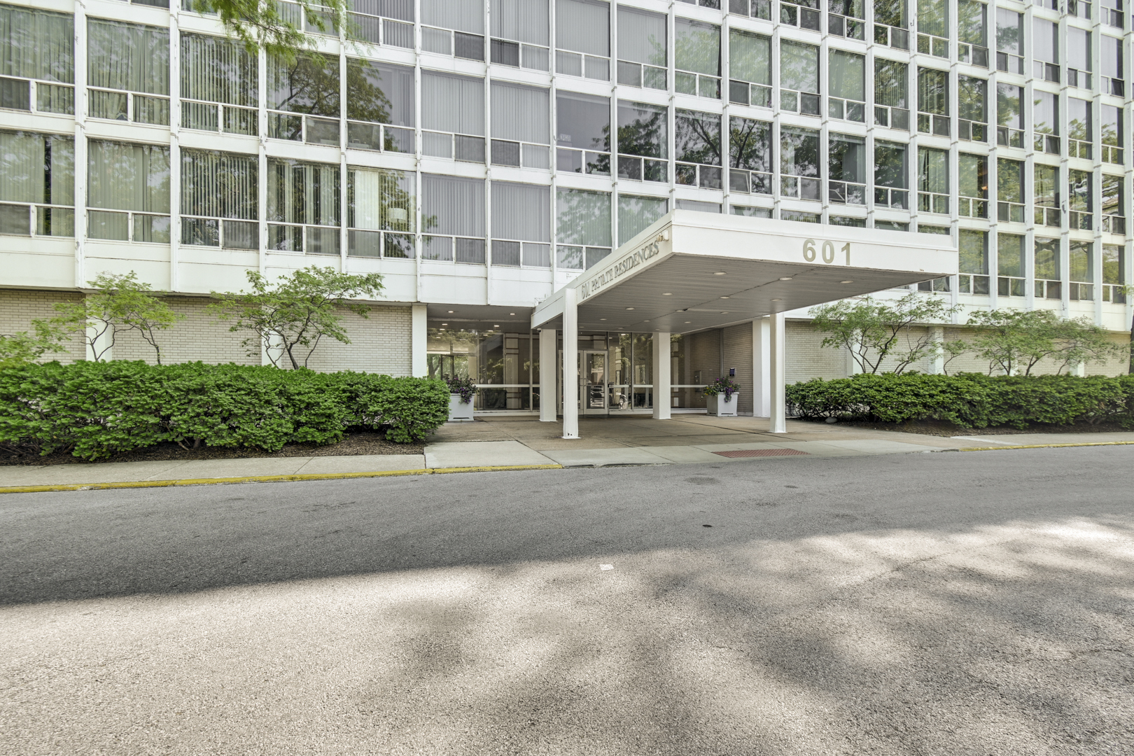 Homes for sale in Chicago, IL | 601 E 32nd St #403, Chicago, IL 60616 | MLS# 12668825