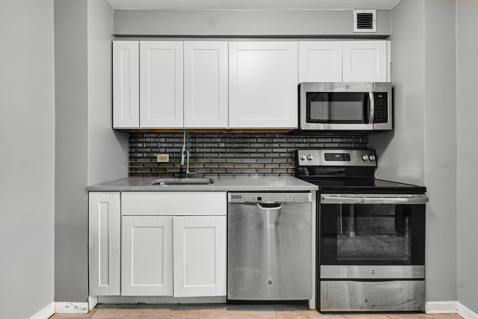 Homes for sale in Chicago, IL | 601 E 32nd Street, Chicago, IL 60616 | Houzeo