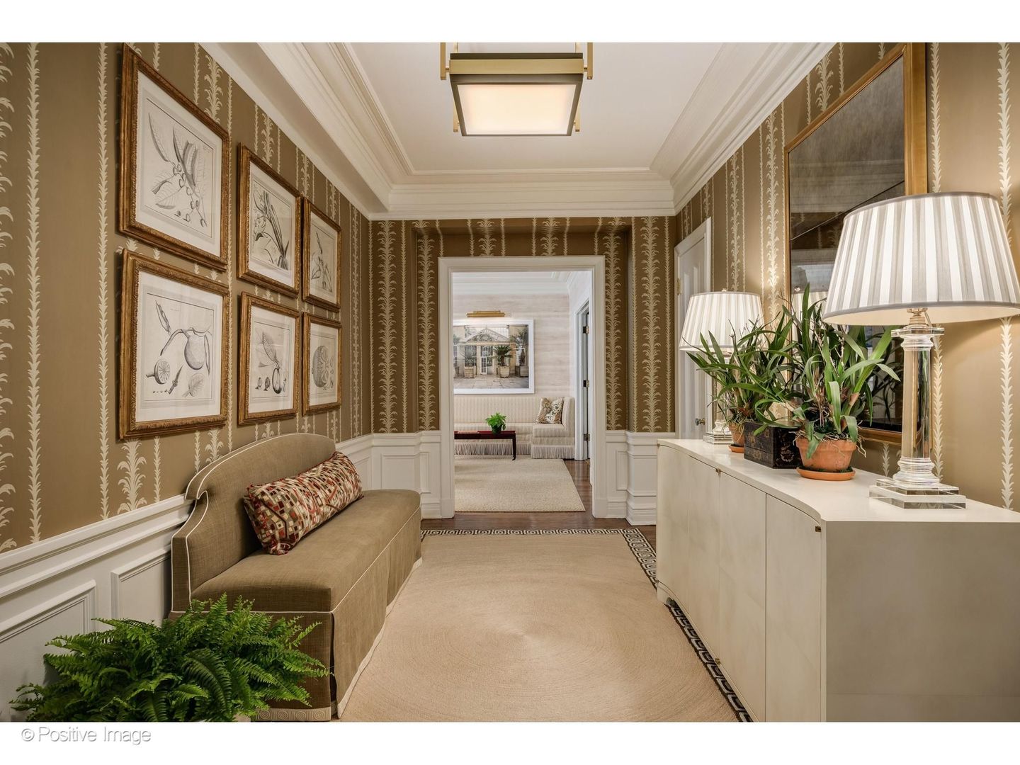 2nd image of 230 E Delaware Pl #4W, Chicago, IL 60611 | MLS# 12668844